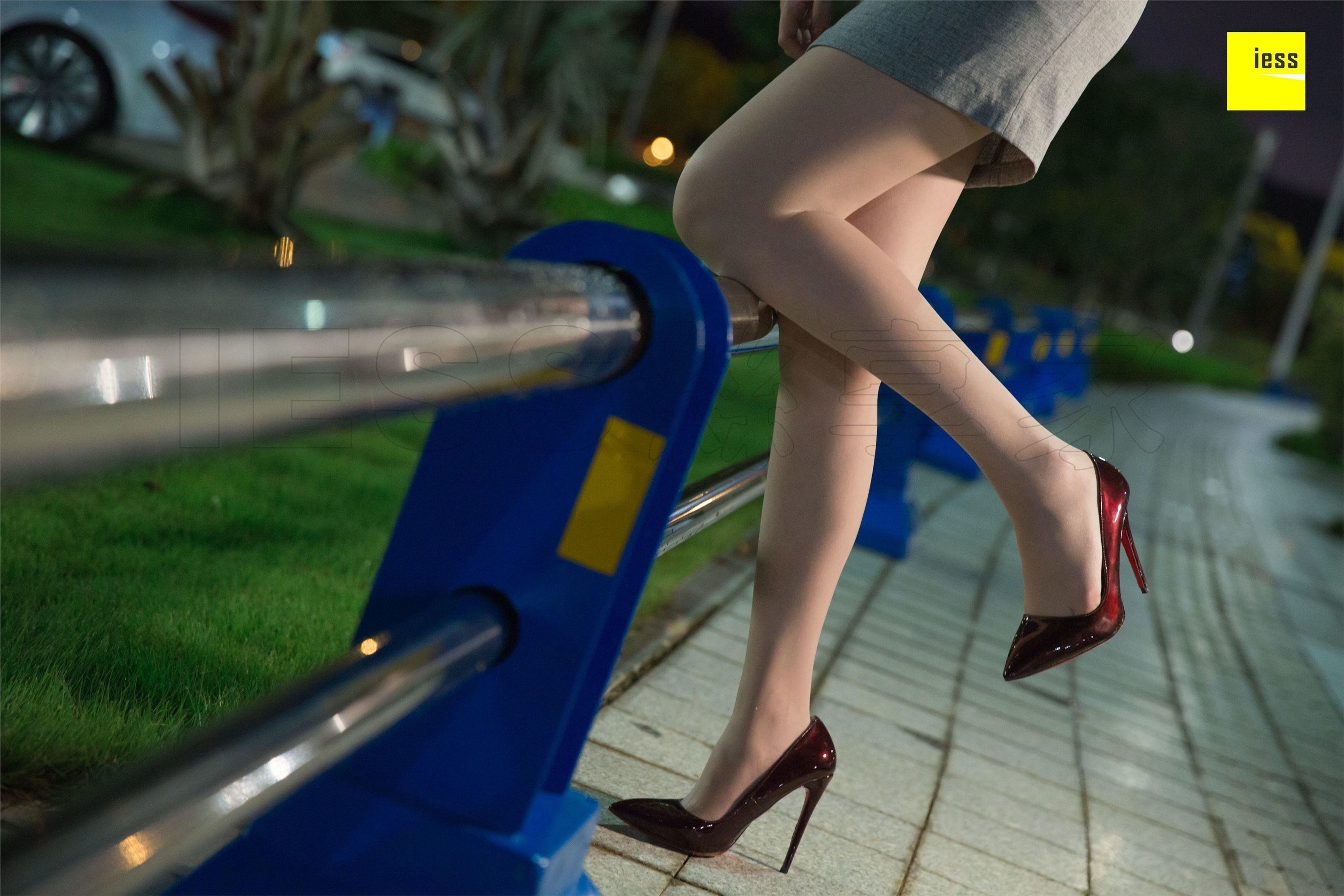 IESS异思趣向  2018.08.01《魔鬼周三》特刊30期：路灯下的制服 云云